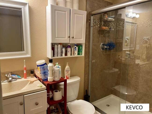 Building Photo - Perfect Townhouse for Roommates!