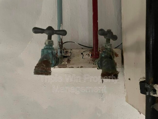 Building Photo - 132 Cunningham Ave