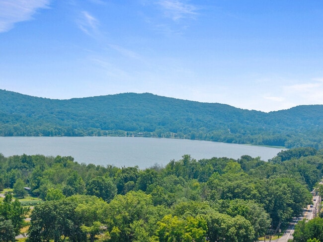 Building Photo - 30 US-9W