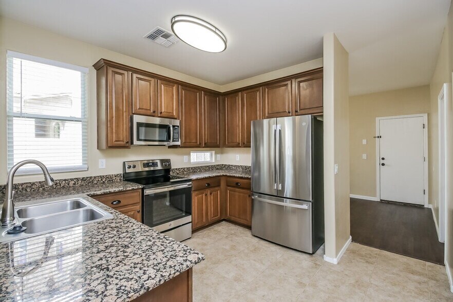 Building Photo - 1635 S Wildrose