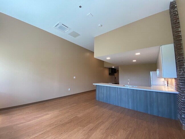 Building Photo - 83 Hanover St