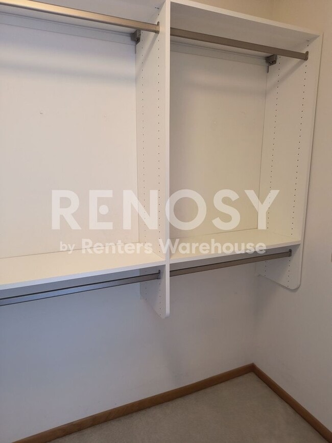Building Photo - 4BD/2BA in Hopkins Available Now