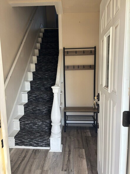 Building Photo - 517 7th St E