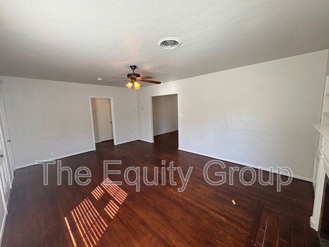 Building Photo - 1610 W College Ave