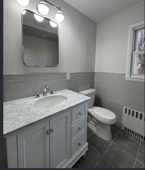 Building Photo - 639 Oakdene Ave