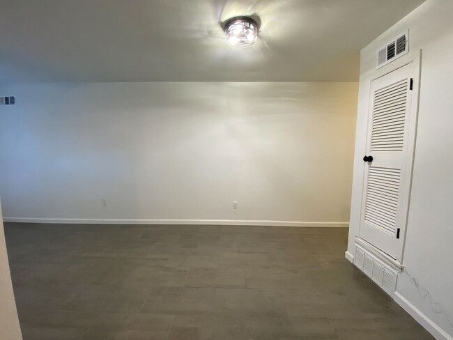 Building Photo - 2 bedroom 1 bath recently renovated near Broad Ave Arts District