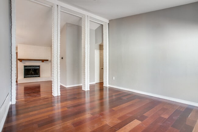 Building Photo - 13910 Thebes Cir