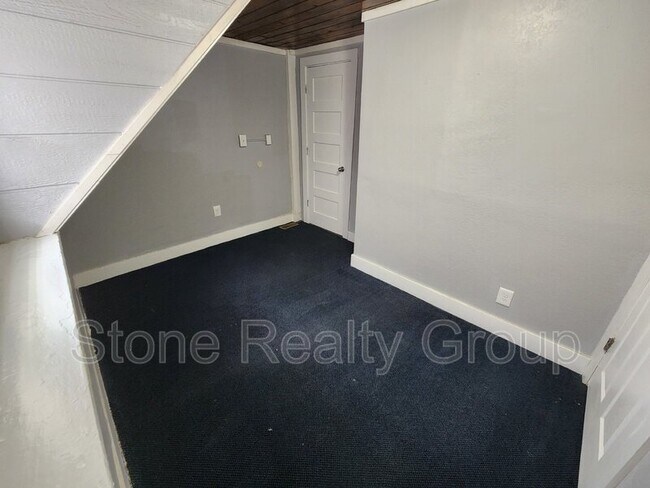 Building Photo - 427 3rd Ave