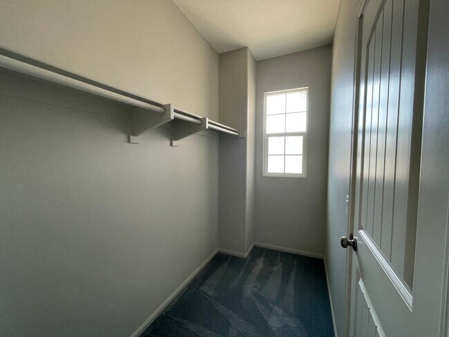 Building Photo - Spacious Chula Vista Home | 2 Car Garage | Pools, Gym & Tennis Courts