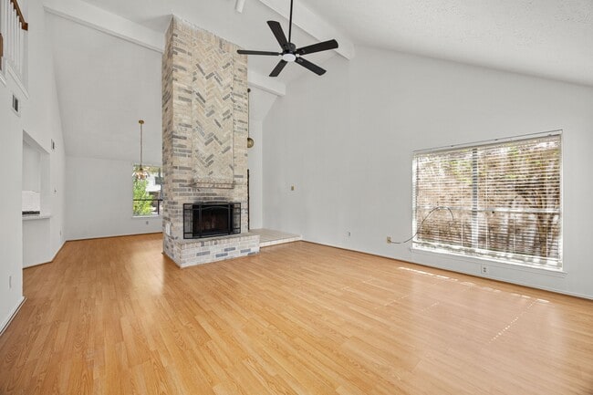 Building Photo - 2010 Courtshire Ln