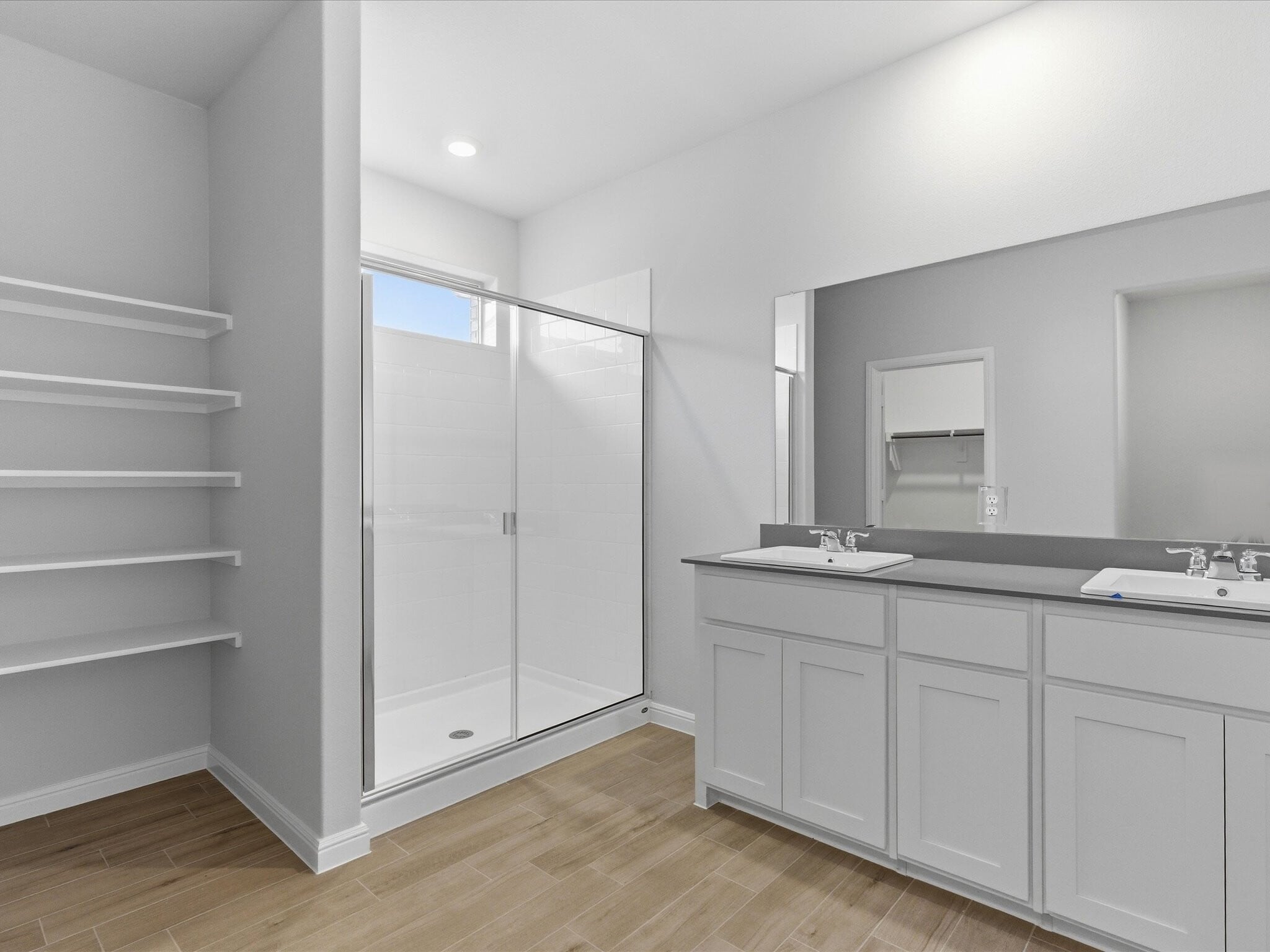 Dual vanities Main Bath - 713 Amber Fields Dr