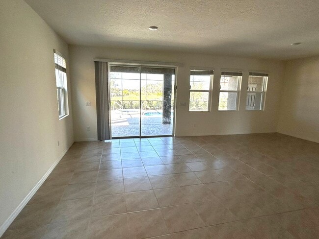 Building Photo - 7604 Oakmoss Loop