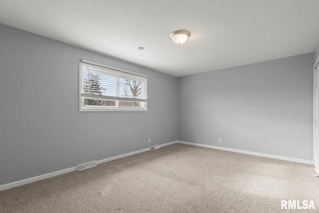 Building Photo - 2022 W Glen Ave