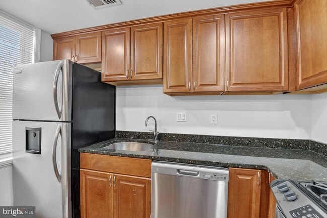 Building Photo - 1364 Constitution Ave NE