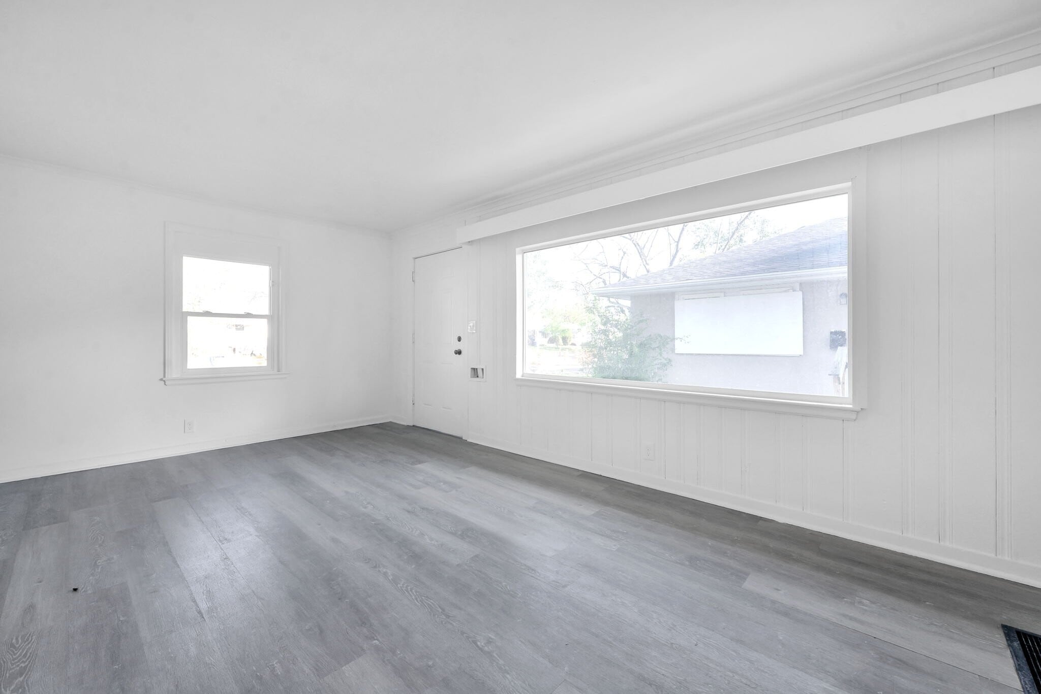 Building Photo - 2383 Hiawatha Park Dr