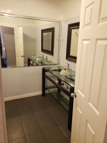 Bathroom - 3001 Edgehill Dr