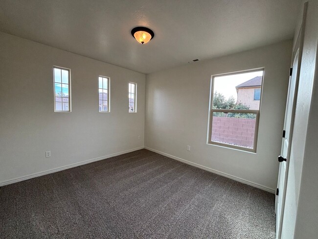 Building Photo - SPACIOUS HOME FOR RENT IN LITTLE VALLEY!