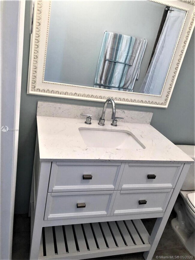 Building Photo - 455 NE 25th St