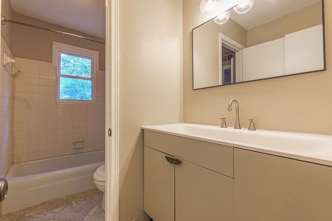Building Photo - Rent greatly reduced PLUS Fall Special! 1/...