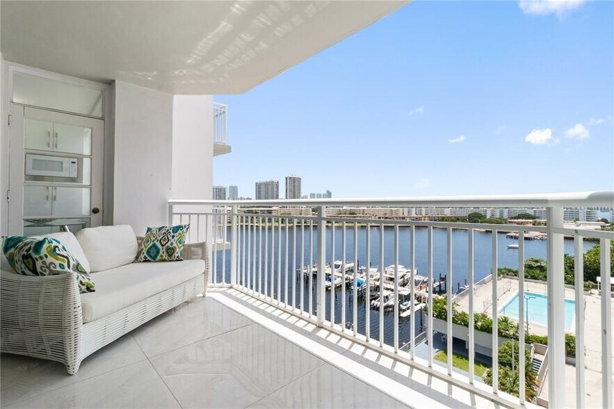 Building Photo - 18081 Biscayne Blvd