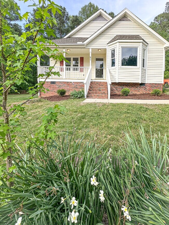 Building Photo - Peaceful One-Story Retreat in Franklinton, NC