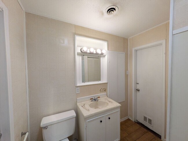 Building Photo - 770 Peyton Dr