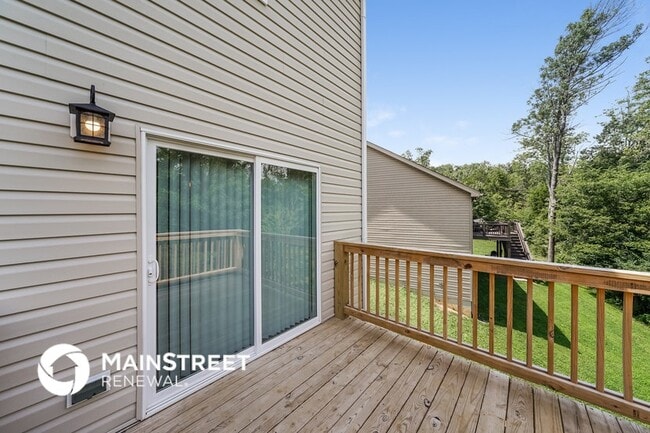 Building Photo - 9135 River Trail Dr