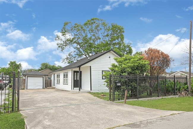 Building Photo - 8005 Wiggins St