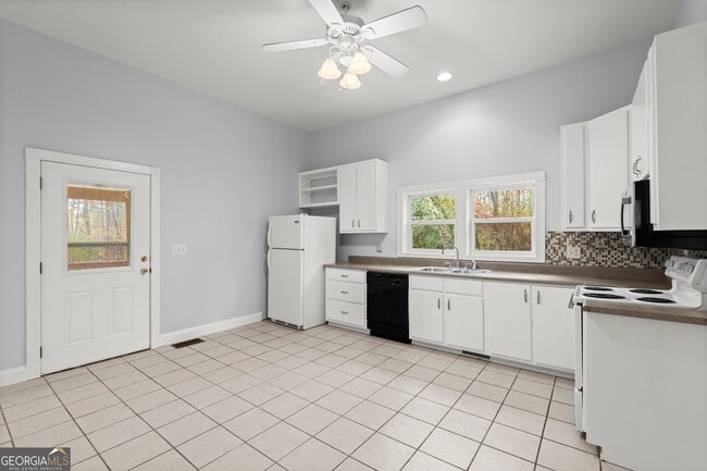 Building Photo - 235 Jenkins Rd