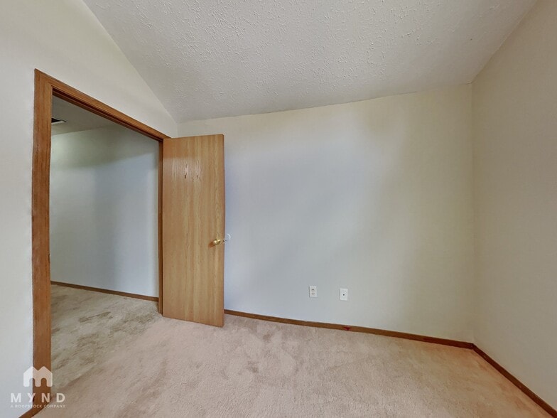 Building Photo - 528 N Claremont Pl