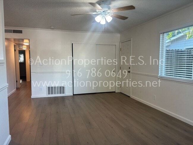 Building Photo - Move In Special $500.00 off 1st Mo Rent: C...