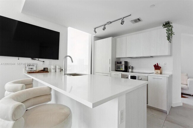 Building Photo - 501 NE 31st St