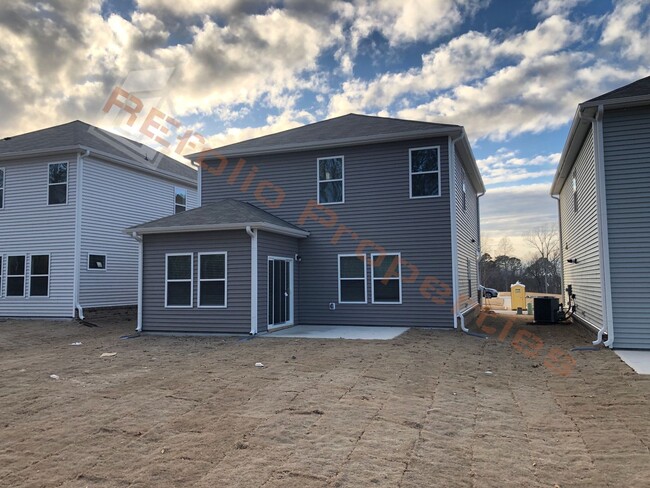 Building Photo - Beautiful 3 Bedroom, 2.5 Bath house w/ 2 C...