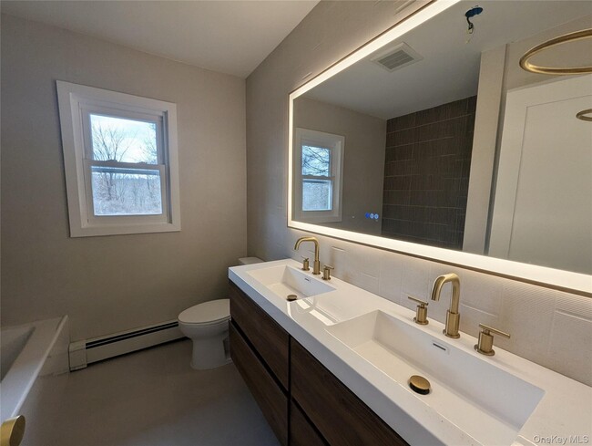 Building Photo - 727 NY-302