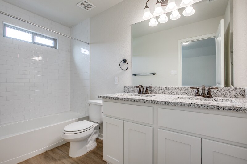 Building Photo - 2403 Lynwood Bnd
