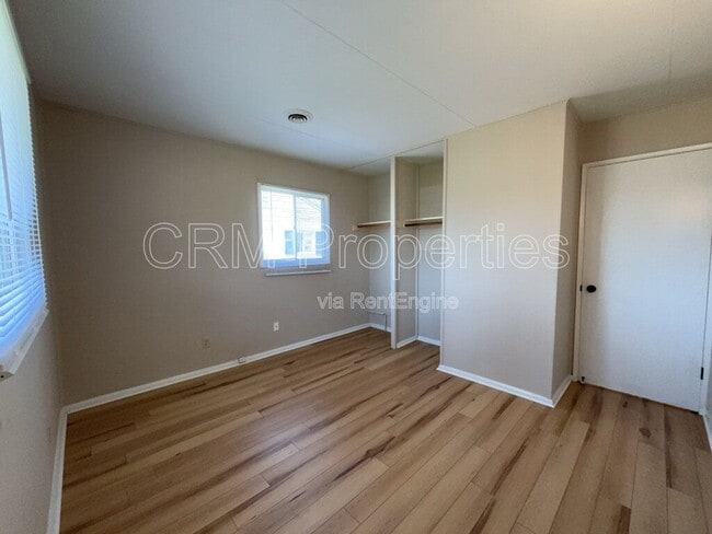 Building Photo - 1020 E Fischer St