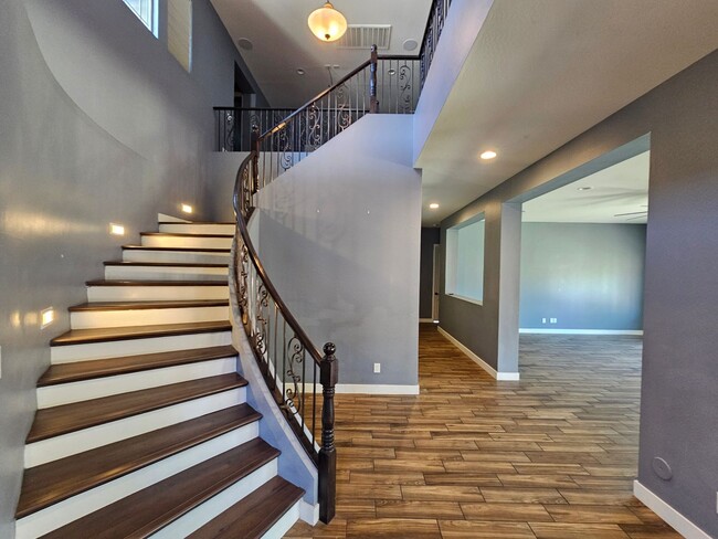 Building Photo - Spacious 4584 sq ft Home in Adora Trails!