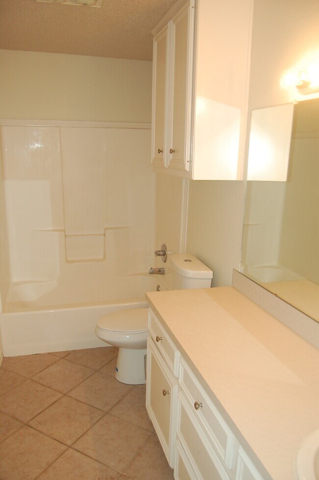 Building Photo - Great Updated 3/2/1 - Easy Access to Loop 289