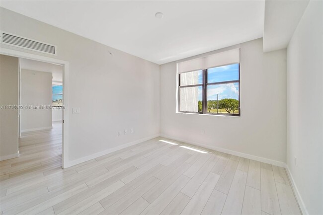 Building Photo - 555 NE 8th St