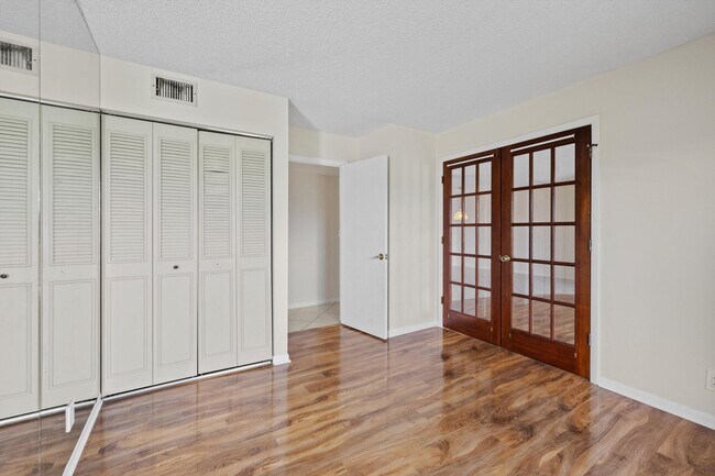 Building Photo - 2732 SW Matheson Ave