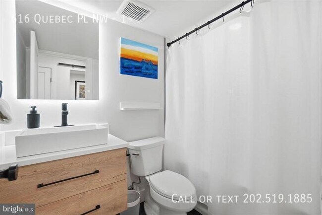 Building Photo - 616 Quebec Place NW