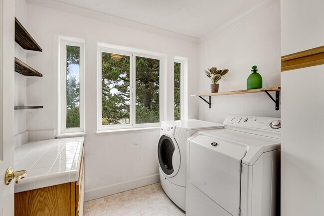 Building Photo - 1 Overlook Pl