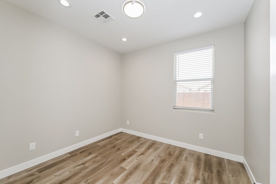 Building Photo - 6725 Brick House Ave