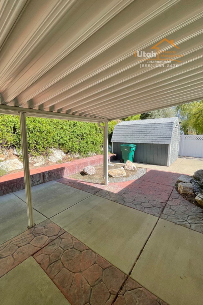 Building Photo - East Layton 6 Bdrm 3 Bth 2 car garage home.