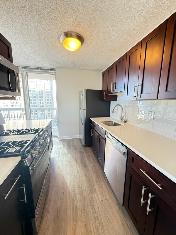 Building Photo - 601 N State St