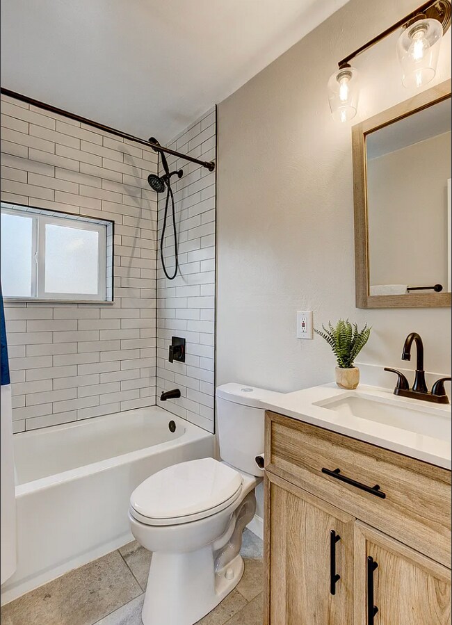 Building Photo - 3483 S Glencoe St