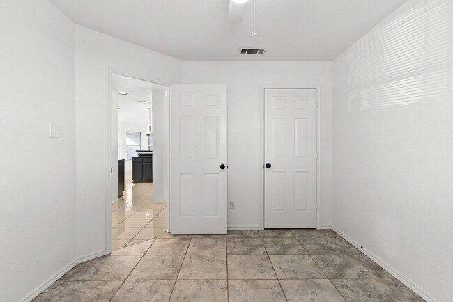 Building Photo - 4803 Topsey Dr