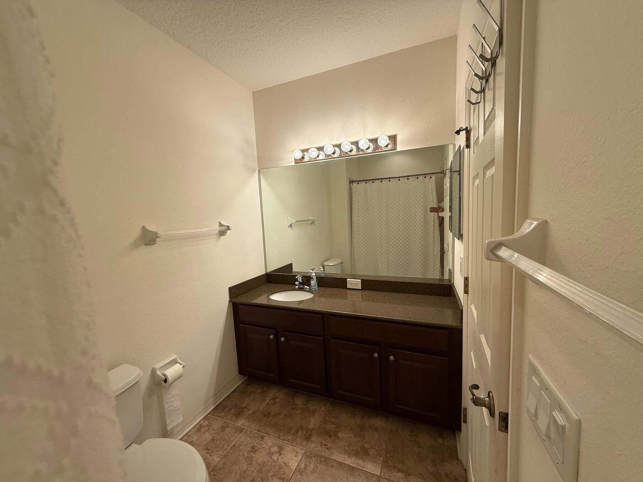 Building Photo - 8208 Villa Grande Ct