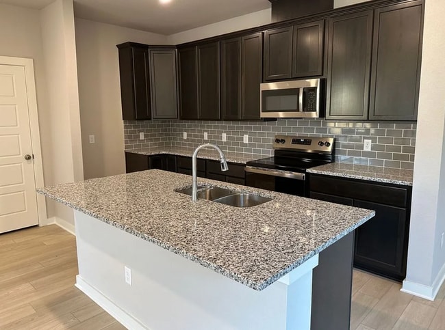 Building Photo - 4 bed 3 bath new build!