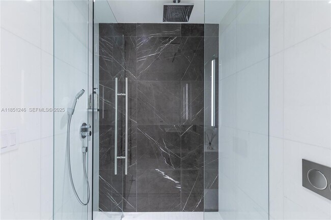 Building Photo - 300 Biscayne Blvd Way